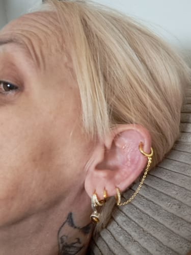 Customer photo review of Pendiente Hoop Chain