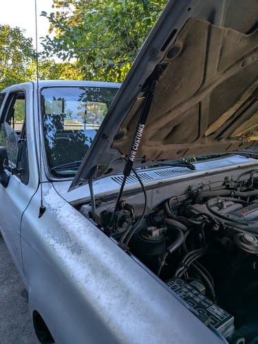 Customer photo review of 1989-1995 Toyota Pickup/ 4Runner EZ Lift Hood Struts