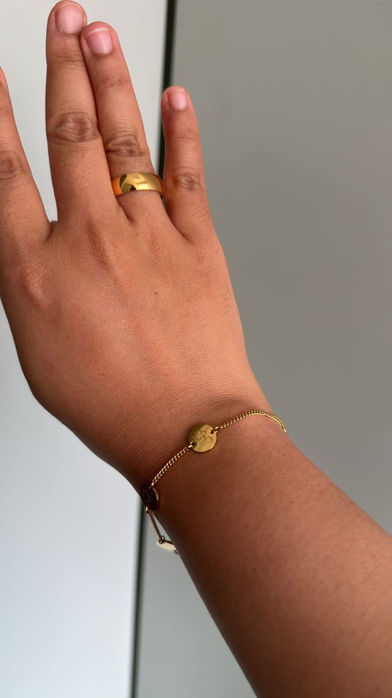Customer photo review of Essential ring | Bold