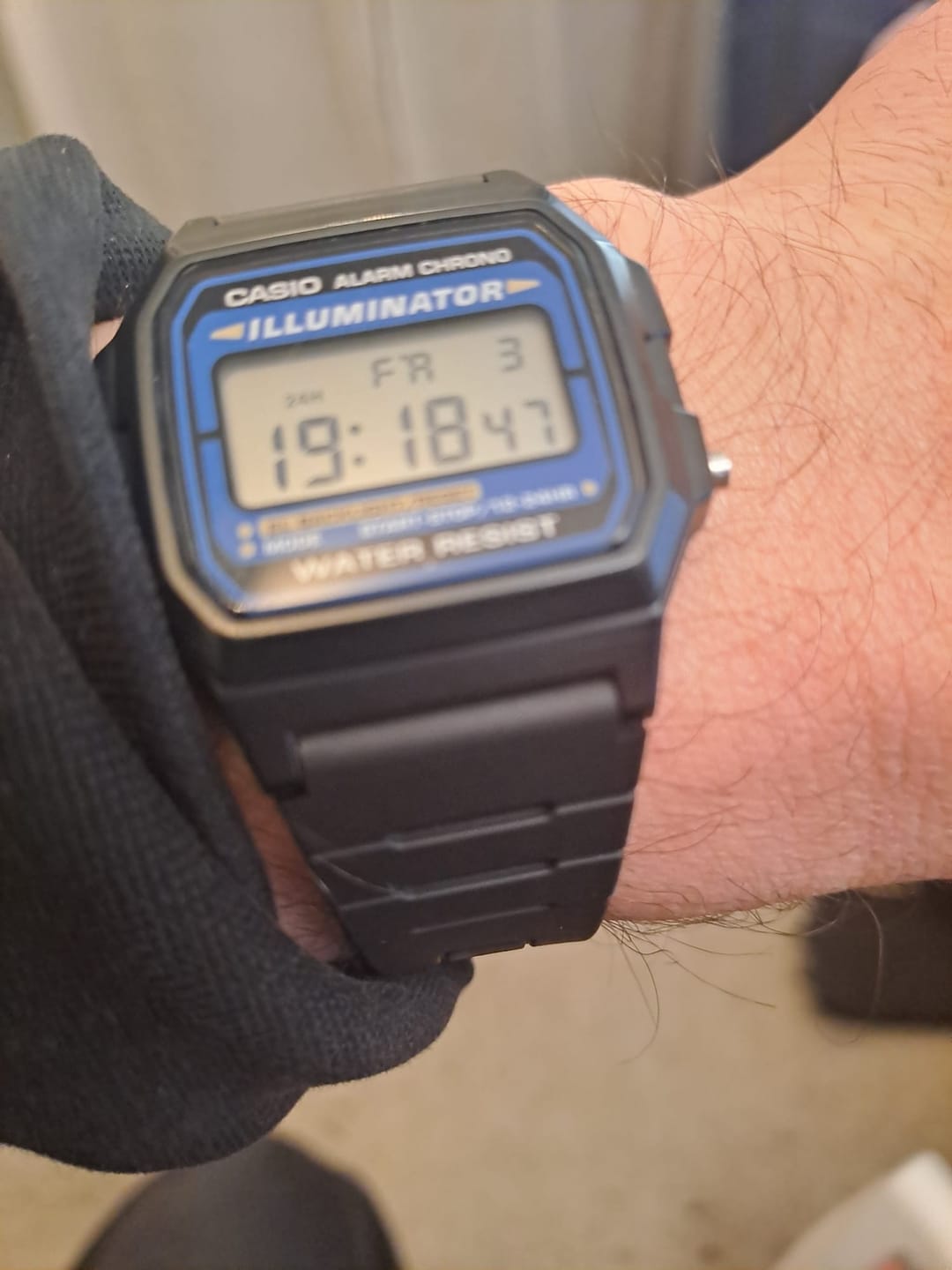 Customer photo review of Reloj Casio Vintage F-105W-1ADF Azul/Negro Illuminator NOS