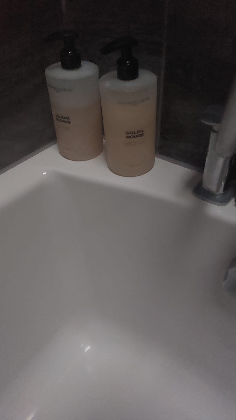 Customer photo review of Soleil Rouge | Body Wash