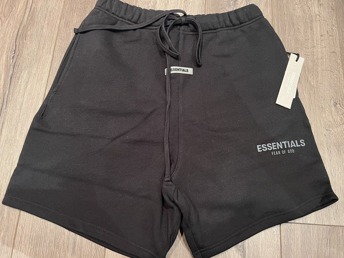 Customer photo review of ESSENTIALS | מכנס קצר שחור