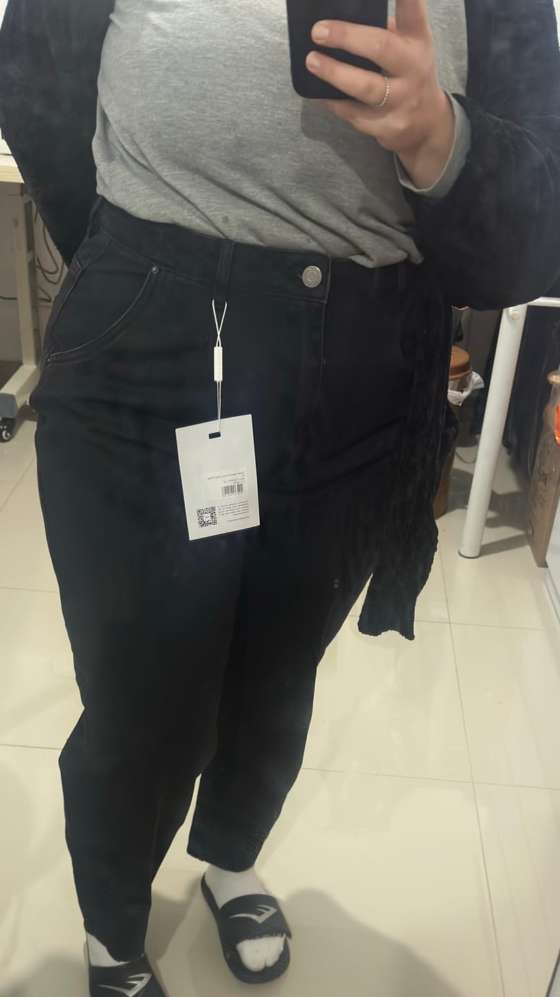 Customer photo review of Calça Jeans Slouchy Cacau Preta