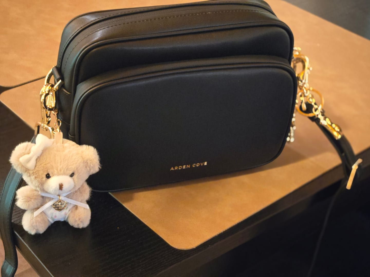 Customer photo review of Verona Crossbody With Slash-Resistant Locking Clasp Straps