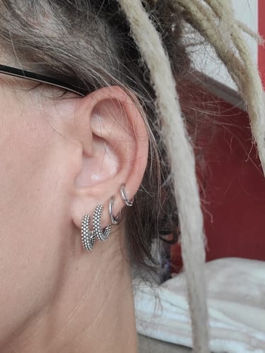 Customer photo review of Pendientes Ear Cuff - U