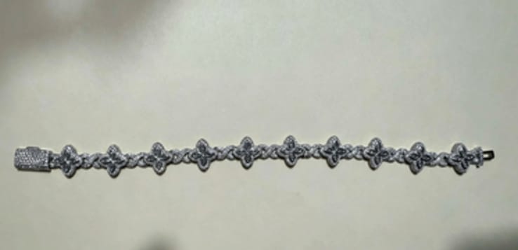 Customer photo review of 15MM 19MM S925 Silver Colored VVS Moissanite 4-Leaf Clover Infinity Link Bracelet