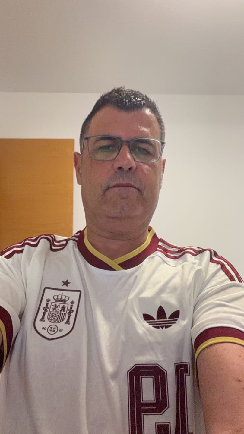 Customer photo review of CAMISETA MUNDIAL ESPAÑA AWAY 2026/27 PERSONALIZACIÓN LAMINE YAMAL