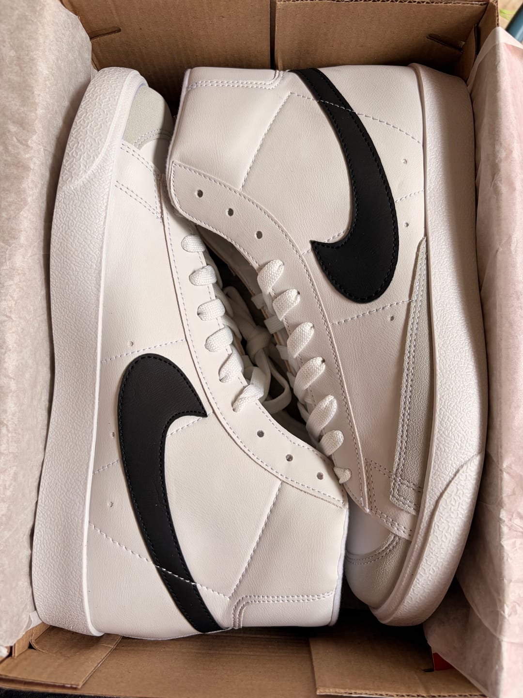 Customer photo review of Tenis Blazer Bota Blanco Negro