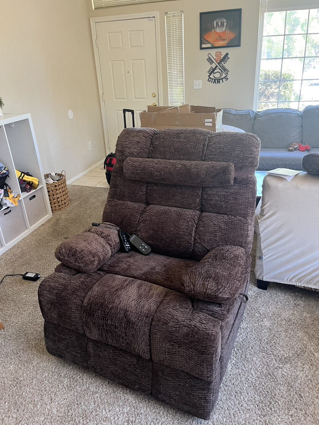 Customer photo review of 9205 Big & Tall Power Lift Recliner – Dual Motor, Heat & Massage, 400lb Capacity