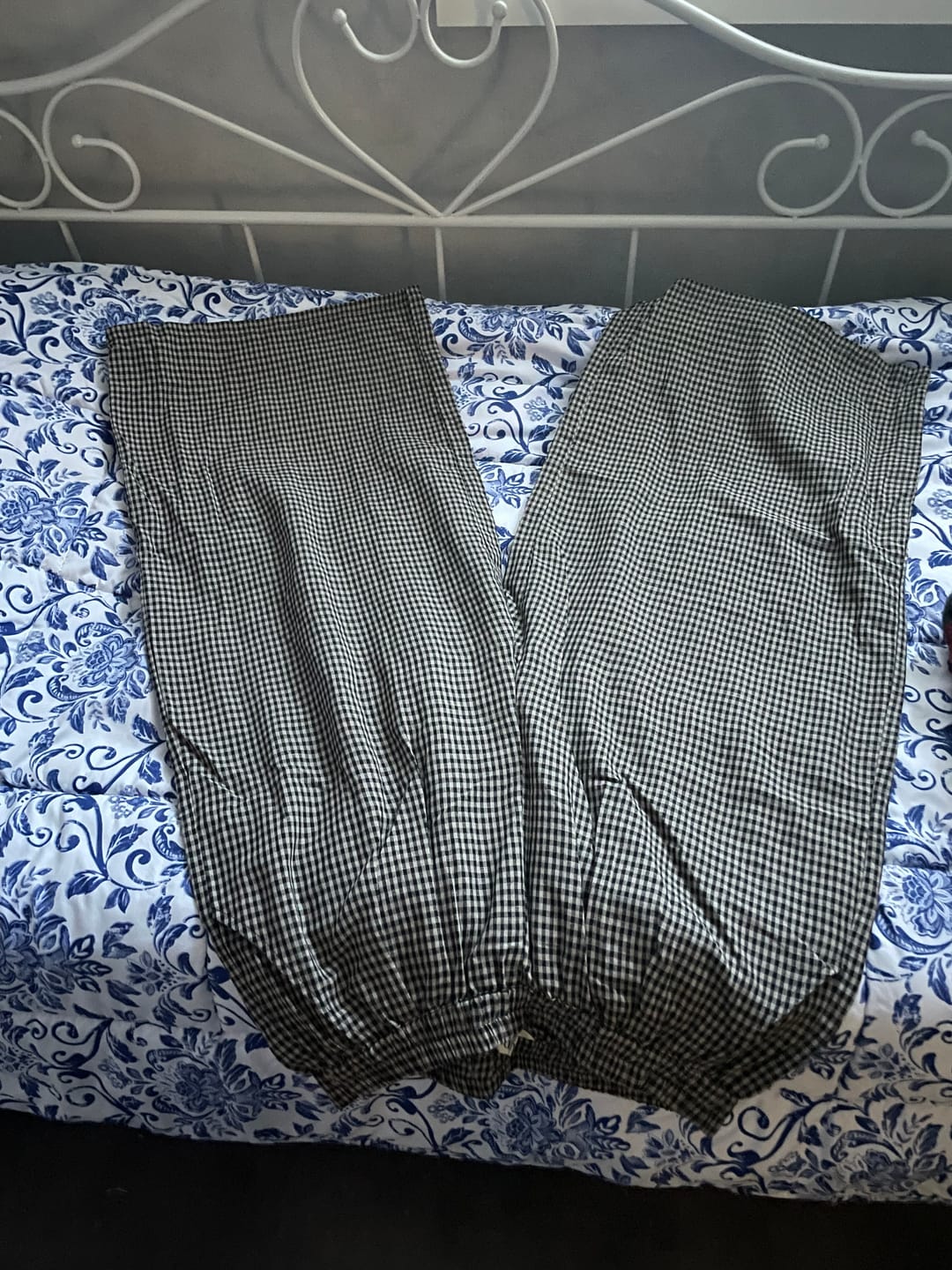Customer photo review of Plus Size Women Casual Plaid Linen Cotton Wide-Leg Pants