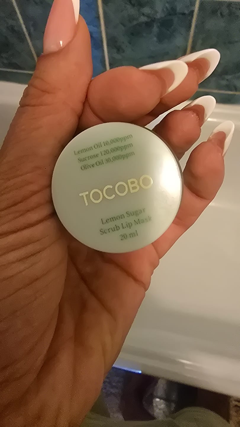 Customer photo review of Cukura skrubis-maska lūpām Tocobo Lemon Sugar Scrub Lip Mask