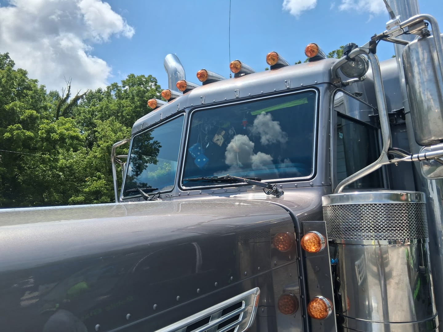 Customer photo review of 2 Piece Window Bus Glass For Peterbilt 379, 388, 389 , 386 #PFT-BG-379/389-RT