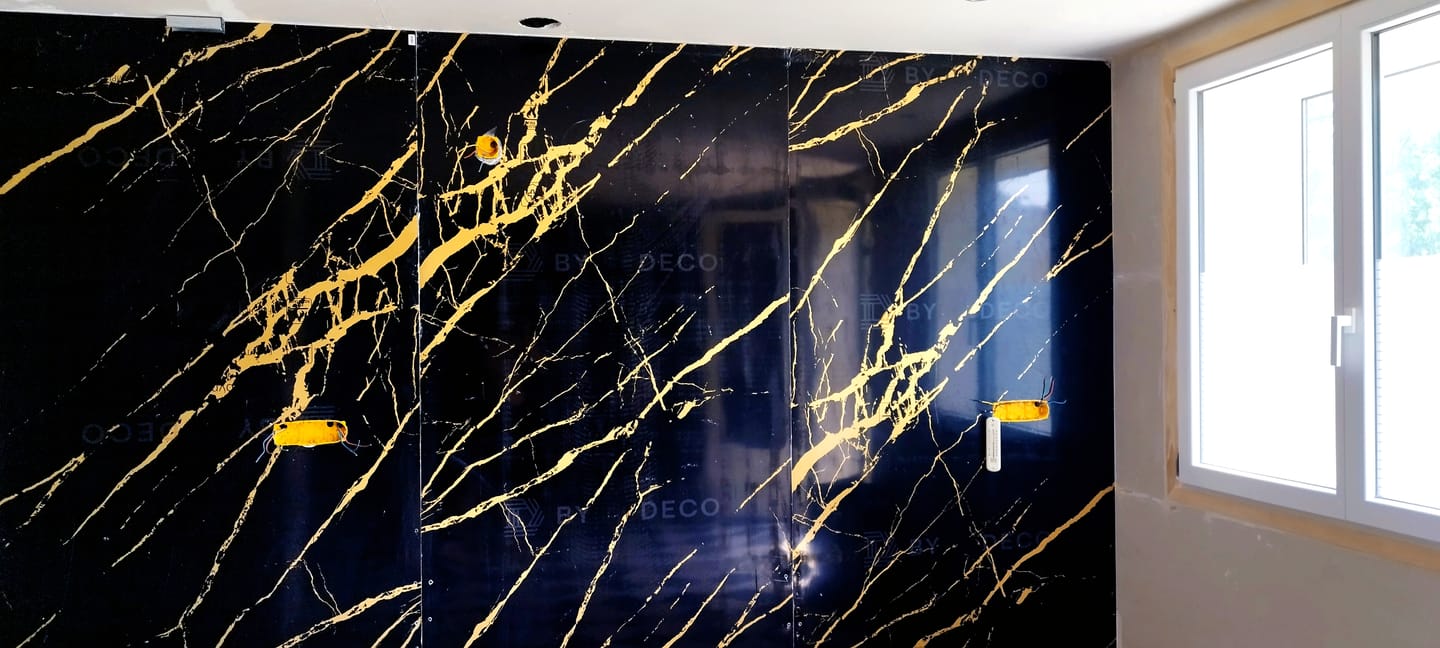 Customer photo review of Panneau PVC Marbre Portoro Royal – Noir Veiné Or 260x120