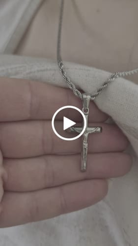 Customer photo review of Collar Hombre BRAVE Cruz Jesucristo