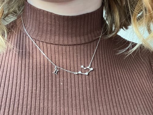 Customer photo review of Collar Constelaciones del Zodiaco
