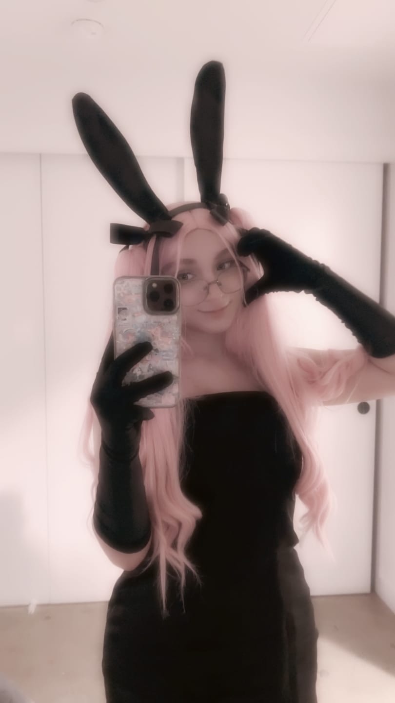 Customer photo review of Alien Stage 3rd Anniversary – Bunny Café Series Mizi Long Pink Hair Basic Wig