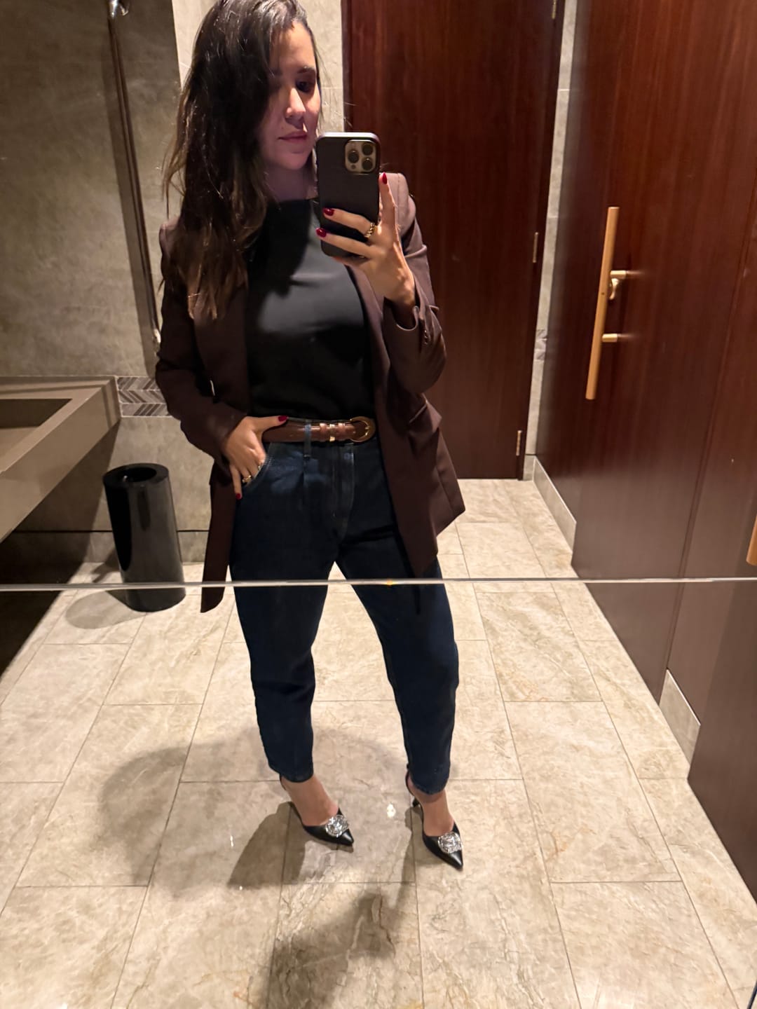 Customer photo review of Calça Jeans Slouchy Cacau Azul Escuro