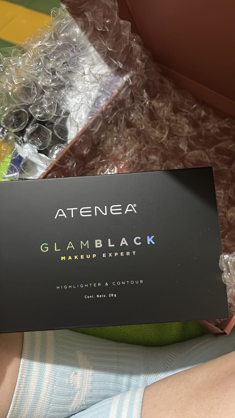 Customer photo review of PALETA DE CONTORNOS E ILUMINADOR GLAMBLACK
