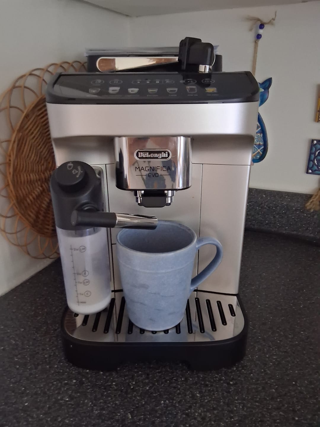 Customer photo review of DeLonghi - Magnifica EVO (ECAM29084SB)