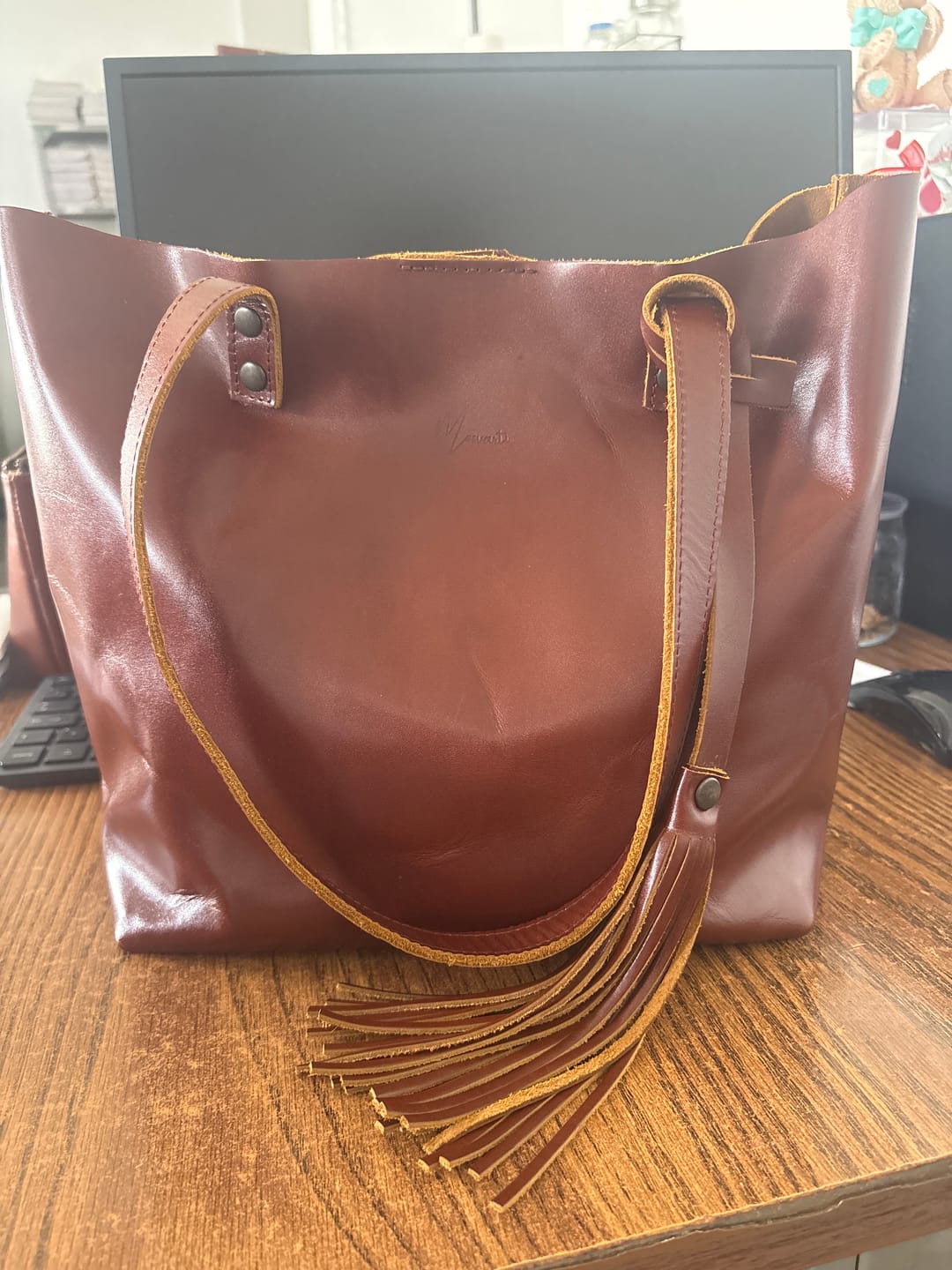Customer photo review of Bolsa Dama Tote con cargador Magnético🔋 y cosmetiquera con cierre💄 *Roble*