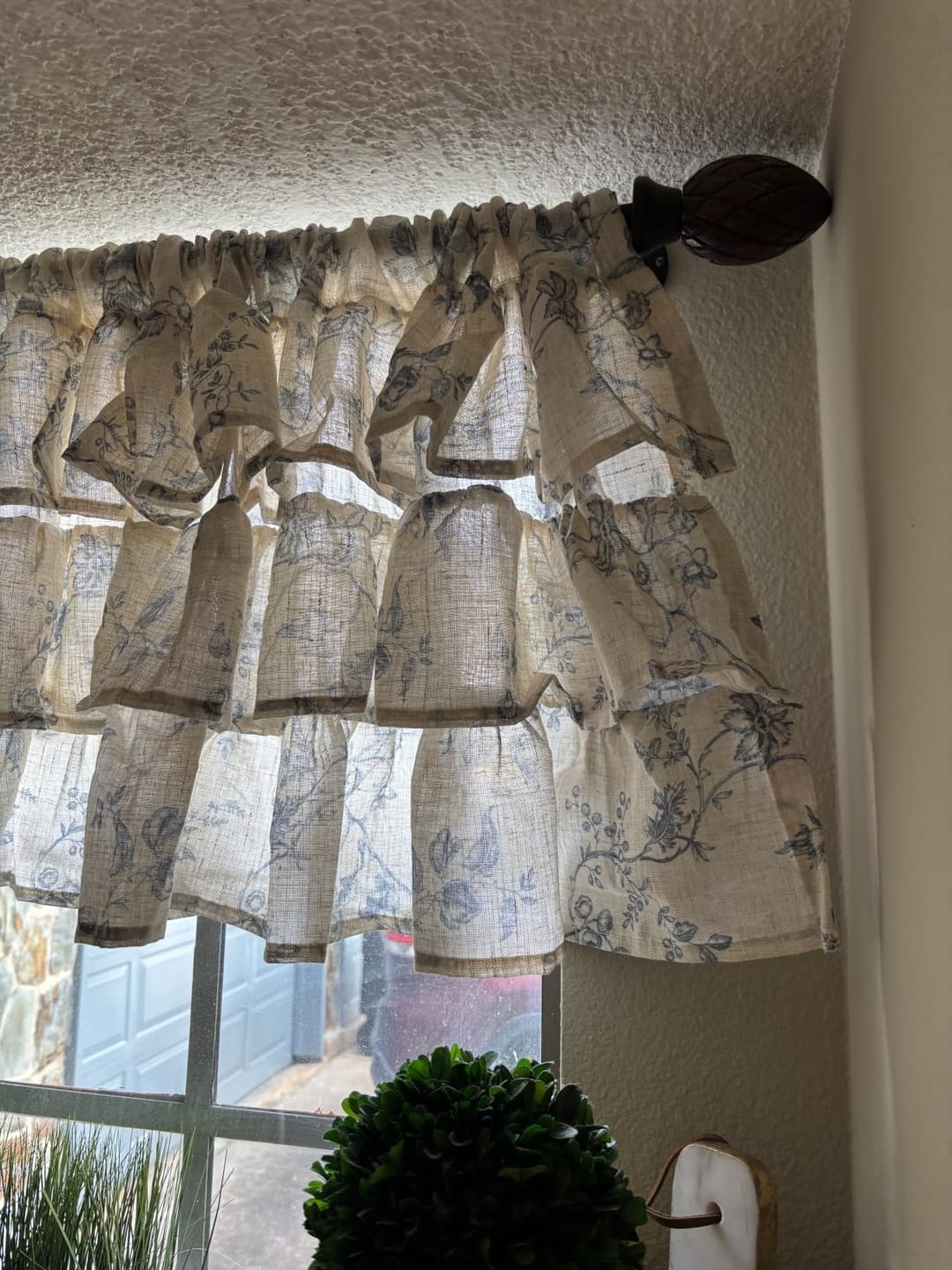 Customer photo review of Vine Blossom Ruffled Linen Valance