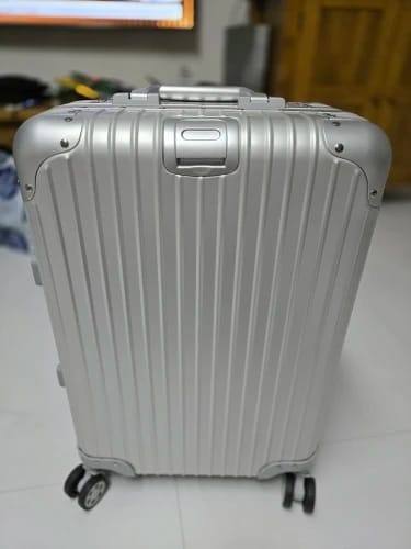 Customer photo review of MOVINGSOME® - ALUMINIUM SUITCASE