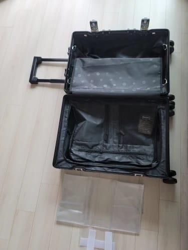 Customer photo review of MOVINGSOME® - ALUMINIUM SUITCASE