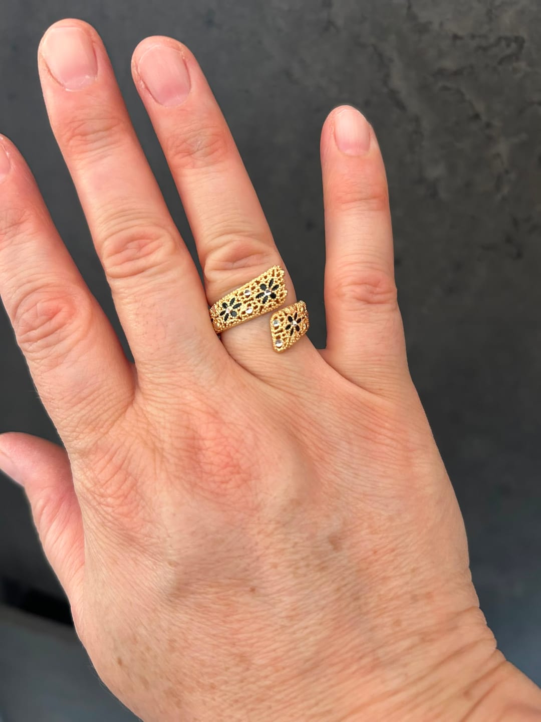 Customer photo review of ANELLO REGOLABILE ABBRACCIO FILIGRANA ARGENTO 925