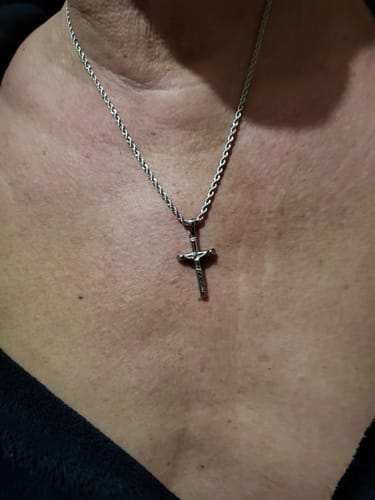 Customer photo review of Collar Hombre BRAVE Cruz Jesucristo