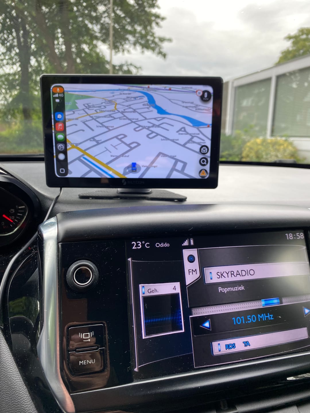 Customer photo review of Siltcon® 9”  Carplay / Android Auto Scherm