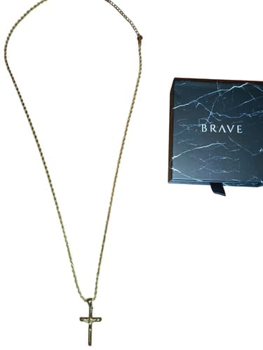 Customer photo review of Collar Hombre BRAVE Cruz Jesucristo