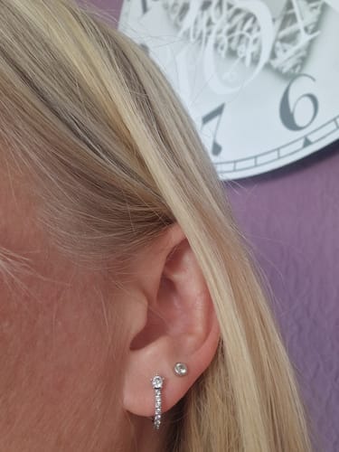 Customer photo review of Pendientes Pin