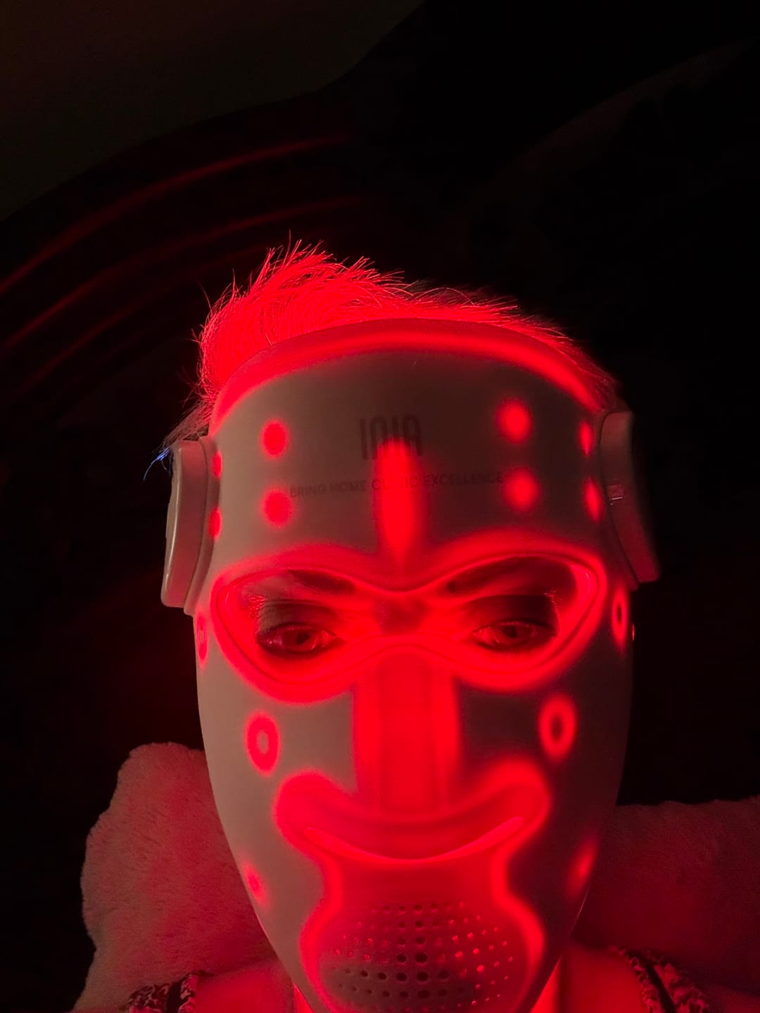 Customer photo review of INIA GLOW 4D 940nm Dual NIR Wireless LED Mask FDA-Cleared