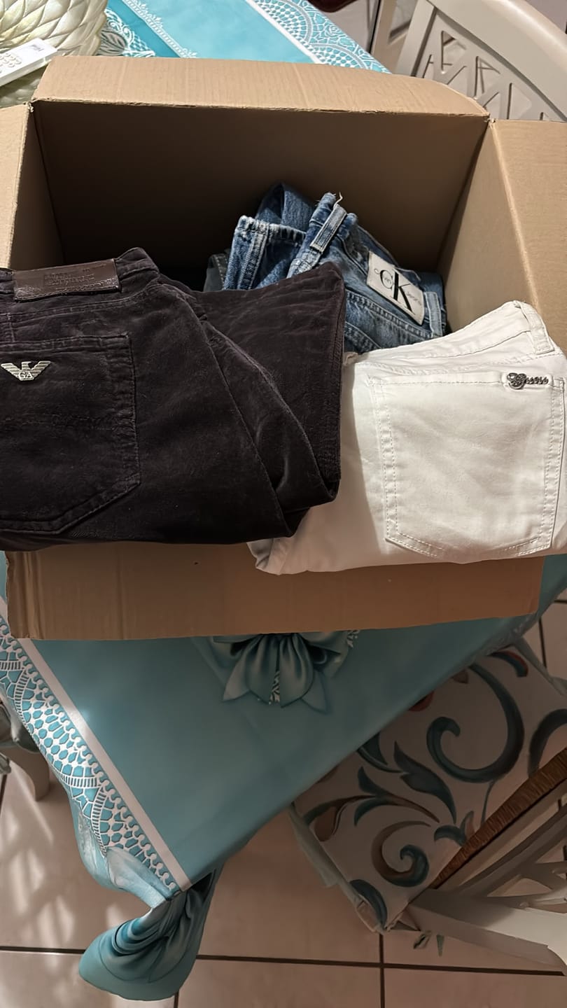 Customer photo review of Fiore Vintage & Secondhand - Box 10 jeans Firmati Grado A