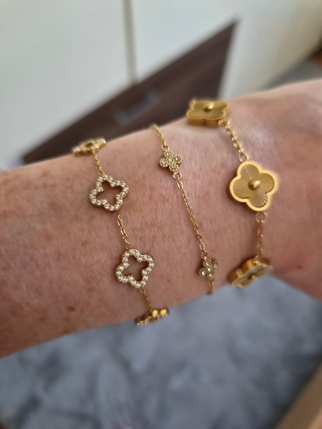 Customer photo review of Spring Lucky Leaf Armband 14K Vergoldet