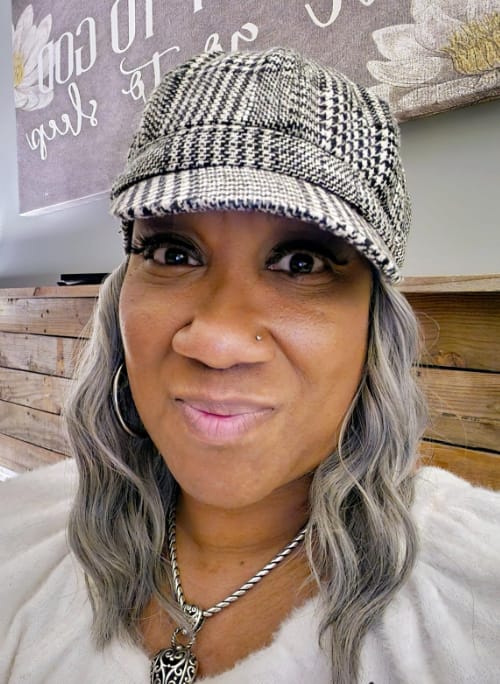 Customer photo review of Luvwin 5x5 Closure Salt & Pepper Natural Wave Glueless Bob Wig