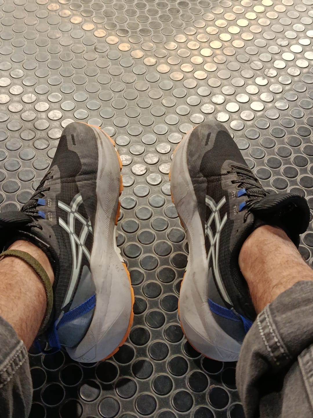 Customer photo review of Asics Gel Venture 11 Hombre Black Cool Grey