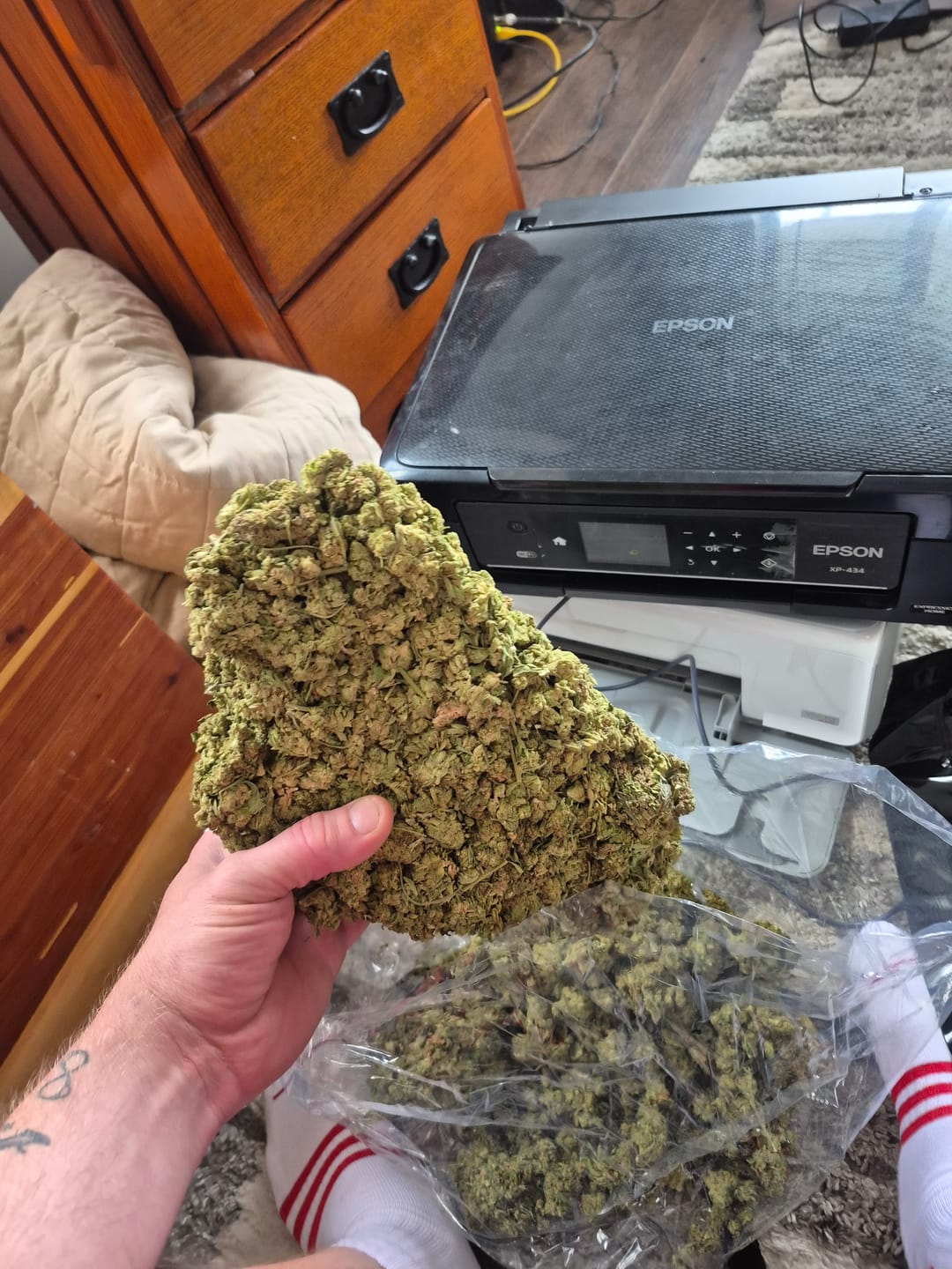 Customer photo review of Elmer's Glue - Bulk - Hybrid