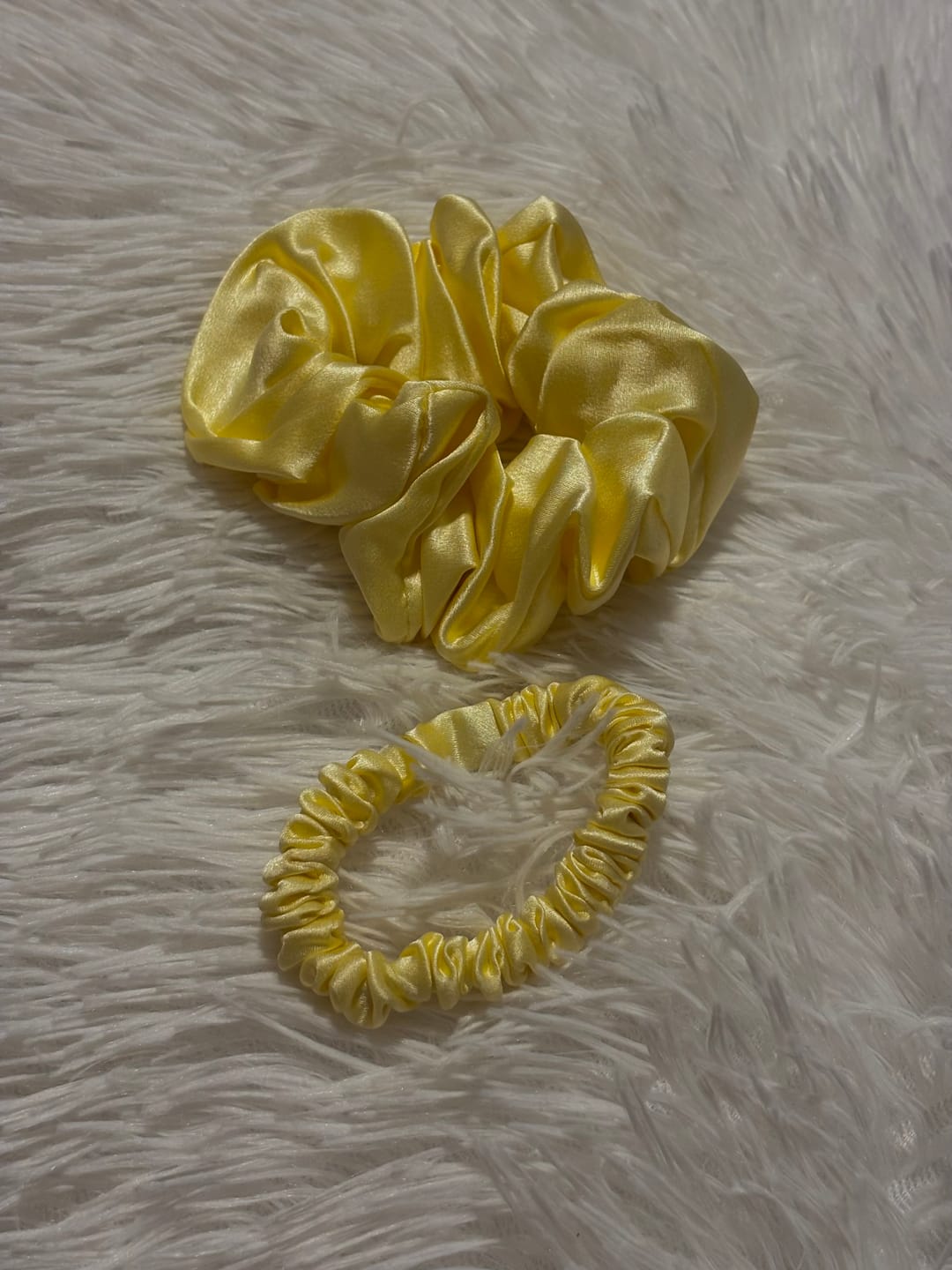 Customer photo review of Silk Scrunchies Hair Tie Set
