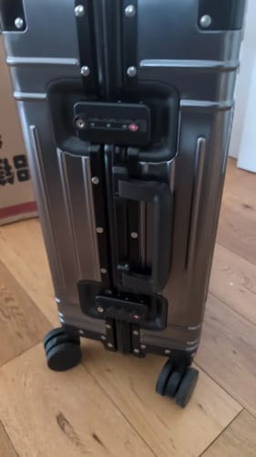 Customer photo review of MOVINGSOME® - ALUMINIUM SUITCASE