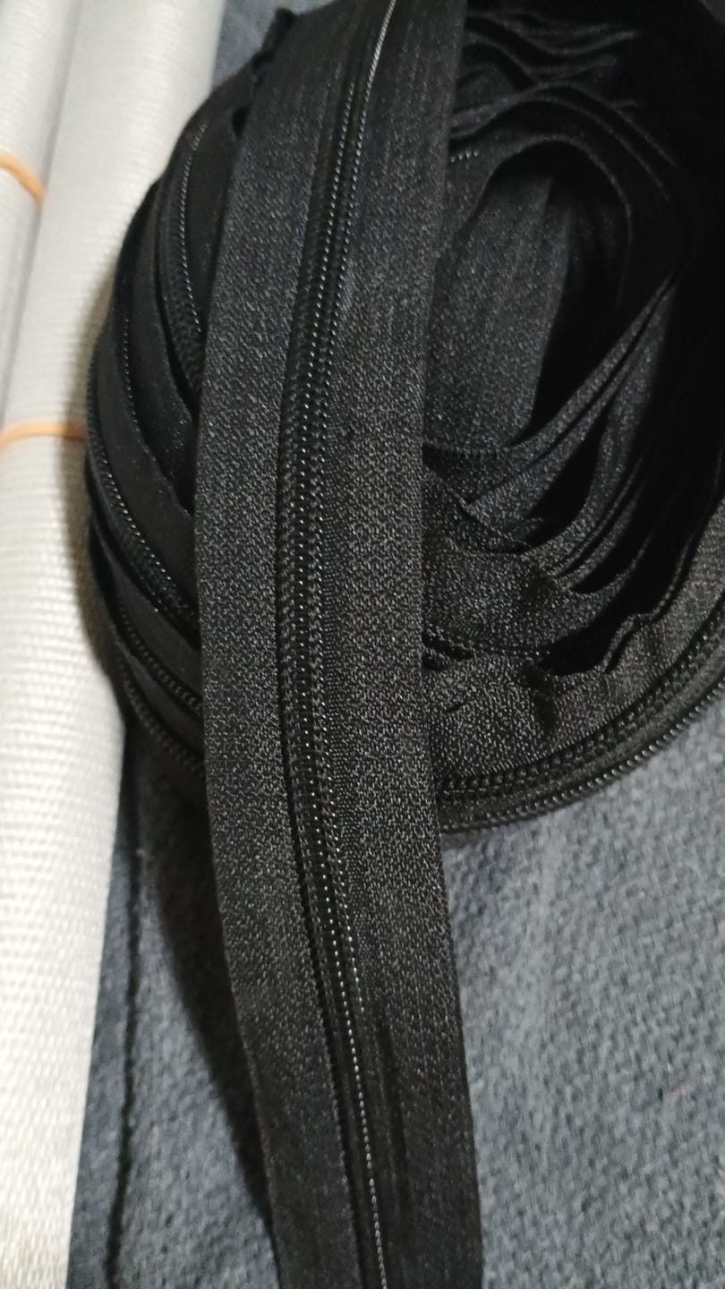 Customer photo review of ZIPER Nº6 POLIESTER COR PRETO 10 METROS
