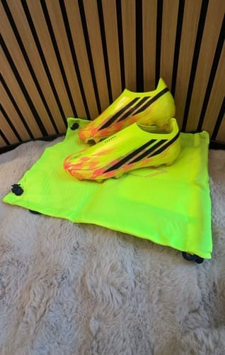Customer photo review of Adidas F50 Hyperfast Elite Laceless FG Too Light - Jaune/Noir/Solar Turquoise ÉDITION LIMITÉE