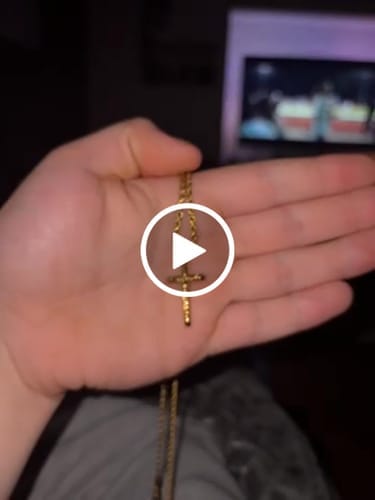 Customer photo review of Collar Hombre BRAVE Cruz Jesucristo