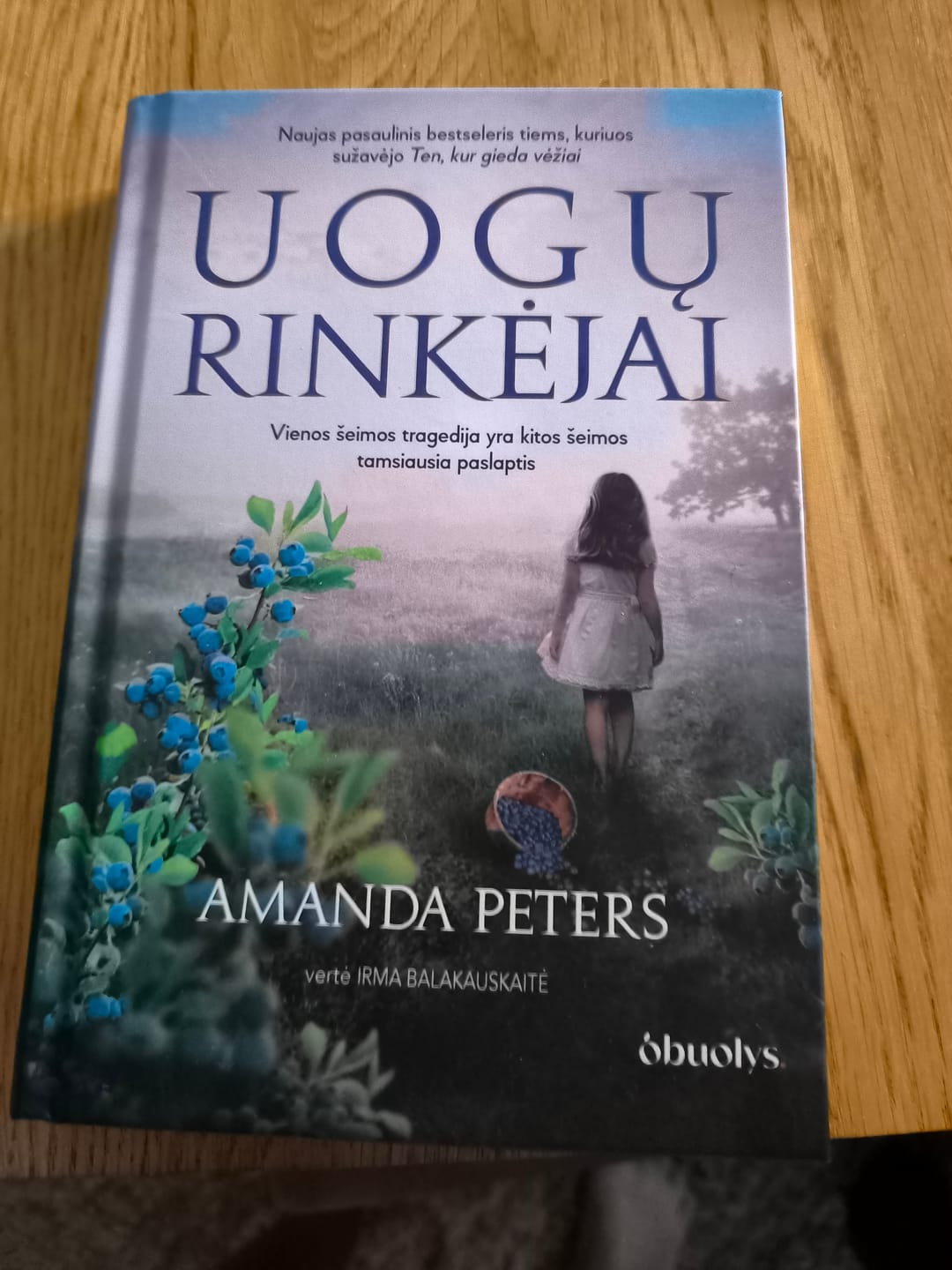 Customer photo review of Uogų rinkėjai: vienos šeimos tragedija yra kitos šeimos tamsiausia paslaptis – Pasaulinis bestseleris daugiau nei 25 šalyse