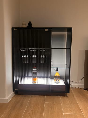 Customer photo review of Ντουλάπι Μπαρ Κάβα με Φωτισμό Μπουφές με LED Ρυθμιζόμενα Μπαράκι με θήκη για ποτήρια Γυάλινη πόρτα BB-K361B21