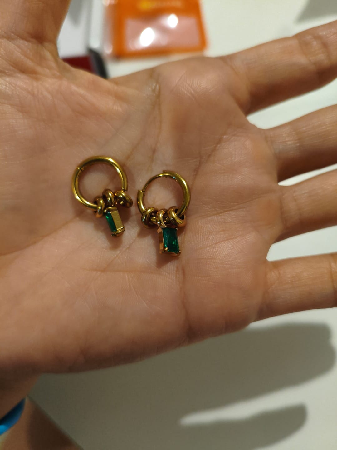 Customer photo review of Aretes Silvana Verdes