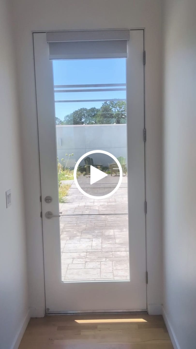 Customer video review of SmartWings Motorized Roller Shades 100% Blackout Essential