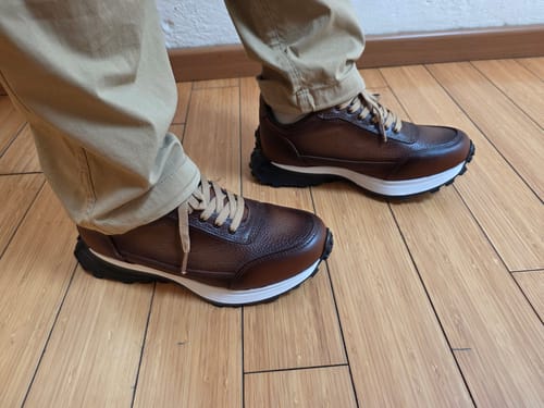 Customer photo review of Tenis Bravo Confort Moka