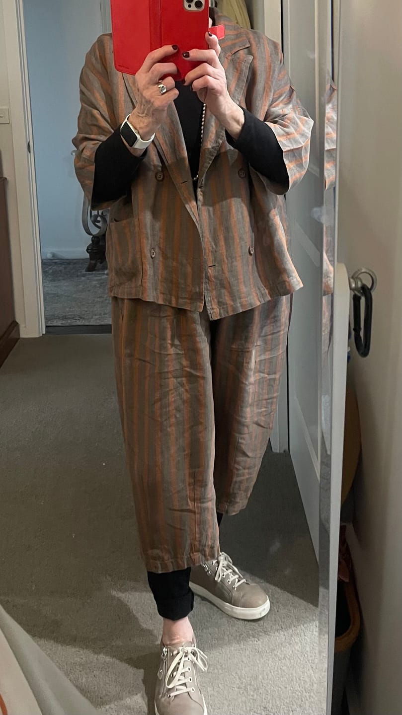 Customer photo review of Plus Size Women Summer Retro Stripe Button Loose Linen Suits