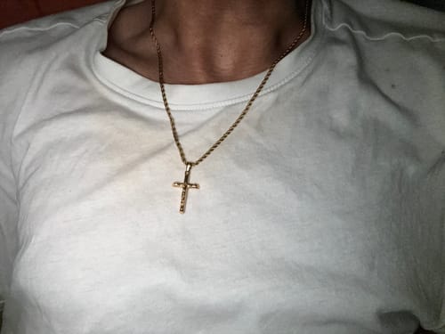 Customer photo review of Collar Hombre BRAVE Cruz Jesucristo